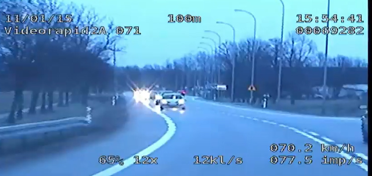 Pijany kierowca ucieka przed policj na "sidemce". Zobacz nagranie video