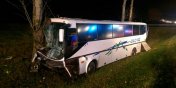 Zderzenie autobusu z autem osobowym na DK7. Jedna osoba nie yje, 13 rannych