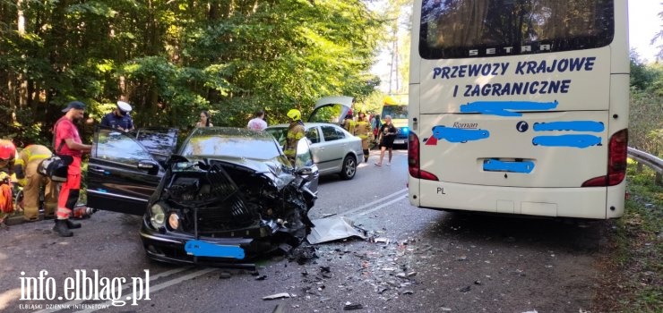 Wypadek autobusu i osobwek na DW503 koo Kadyn. Sprawc pijany kierowca osobwki