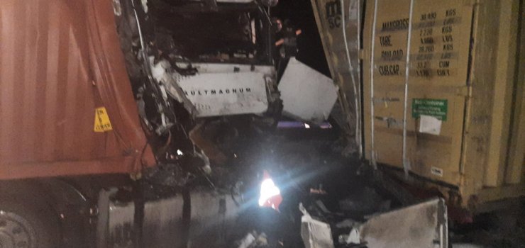 Grony wypadek na S7 z udziaem dwch aut ciarowych