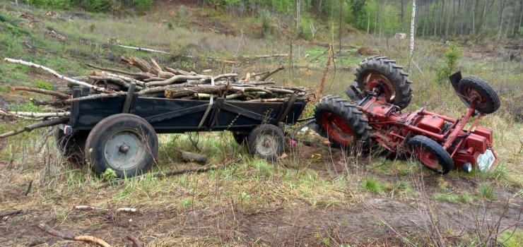 70-letni traktorzysta z urazem nogi w szpitalu - finał prac w lesie