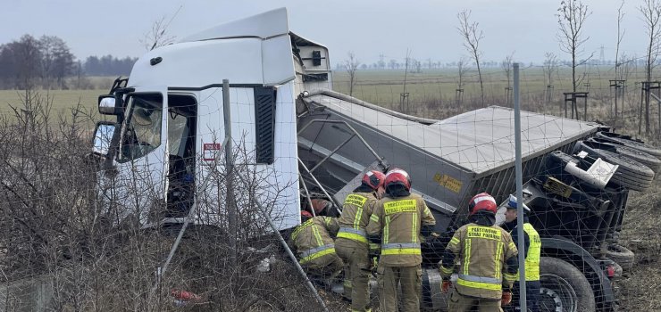 Wypadek na drodze S7. Poszkodowana pasaerka cizarwki