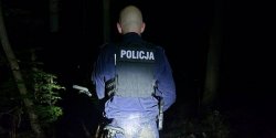 Ranny rowerzysta utkn w lesie. Pomogli mu policjanci