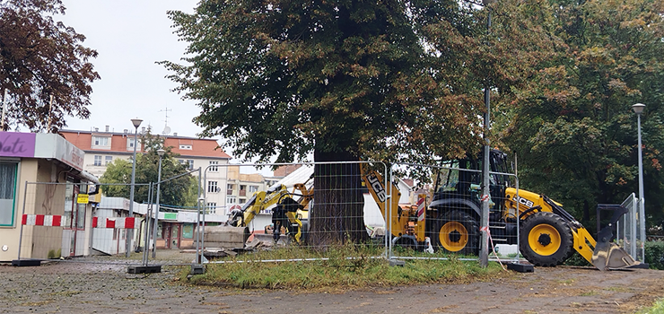 Rozpocz�y si� prace w miasteczku handlowym przy czo�gu