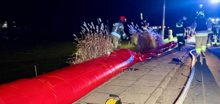 Elbl�g: S�u�by zabezpieczaj� miasto przed cofk�