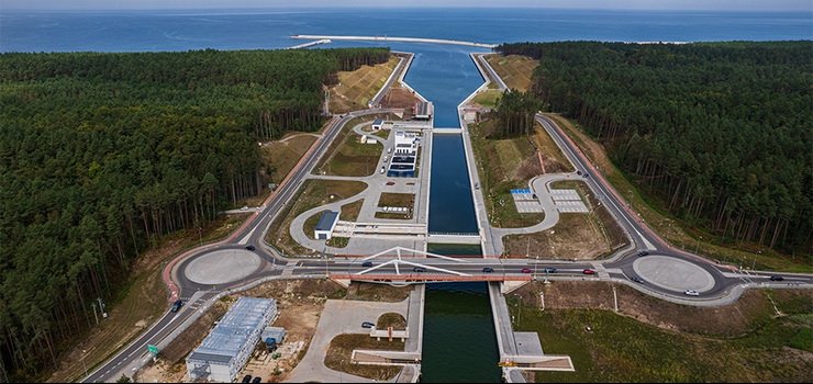 Żaglówki i kajaki dominują, transport ładunków minimalny? Sprawdzamy ruch na przekopie