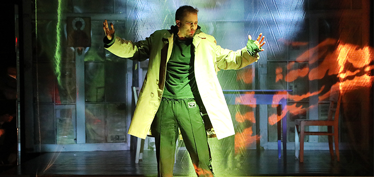 "To spektakl szukania r�wnowagi mi�dzy dobrem a z�em". "Zdrodnia i kara" u Sewruka