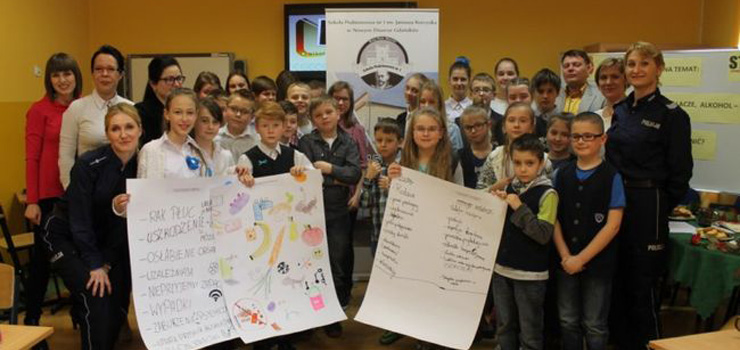 Policjantki wzięły udział w debacie zorganizowanej przez nowodworskich uczniów