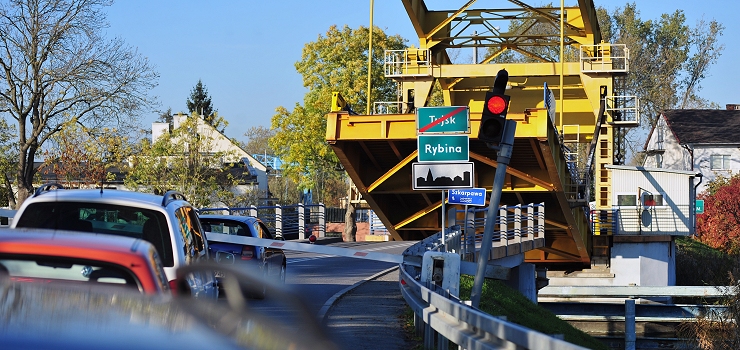 Od poniedziałku utrudnienia w dojeździe na Mierzeję Wiślaną. Most w Rybinie zamknięty