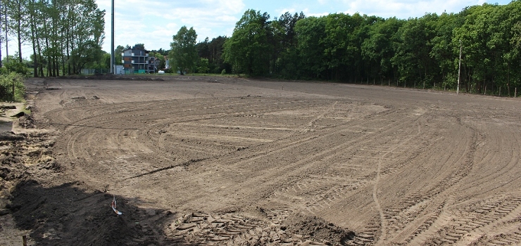 W Stegnie trwają prace przy gruntownej renowacji boiska piłkarskiego