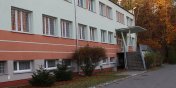 Wójt gminy Stegna dementuje plotki: szkoła w Jantarze nie zostanie zamknięta. 