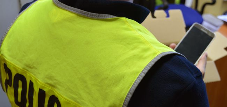 Policjanci odzyskali telefon skradziony przez nieuczciwego kuriera