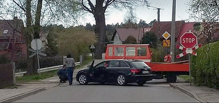 Sztutowo: Kolizja z udziałem drezyny i audi na przejeździe kolejowym