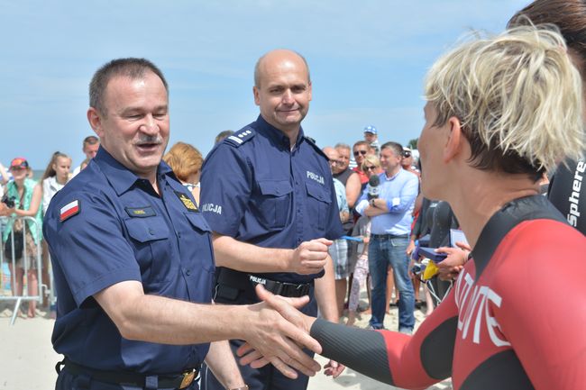 Fina policyjnej sztafety pywaczek w Krynicy Morskiej, fot. 24