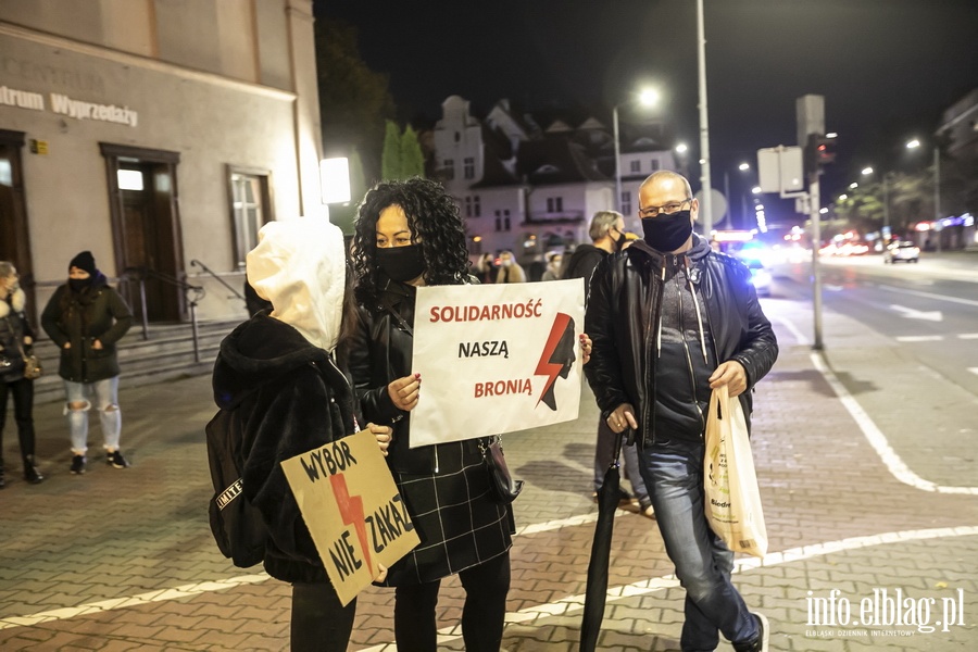 "PiS wypowiedzia kobietom wojn". Kilka tysicy elblan ponownie wyszo na ulice, fot. 5
