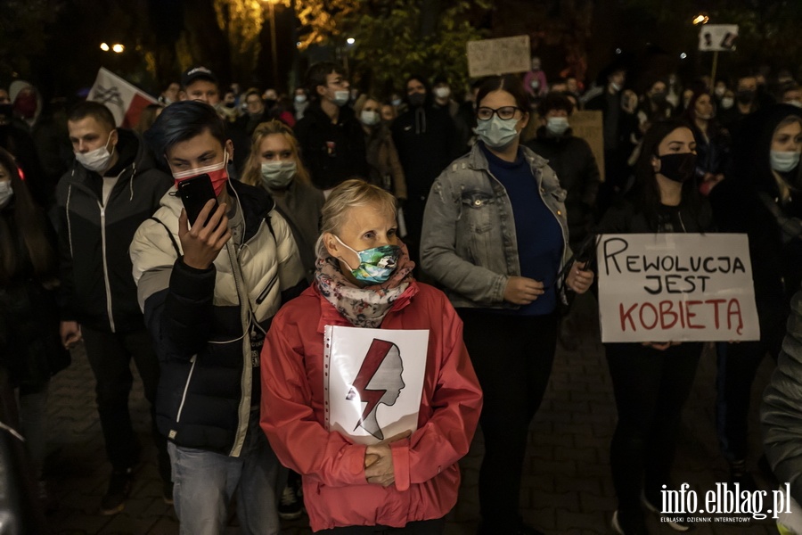  "PiS wypowiedzia kobietom wojn". Kilka tysicy elblan ponownie wyszo na ulice, fot. 21