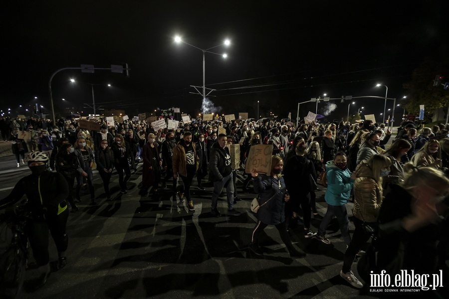  "PiS wypowiedzia kobietom wojn". Kilka tysicy elblan ponownie wyszo na ulice, fot. 50