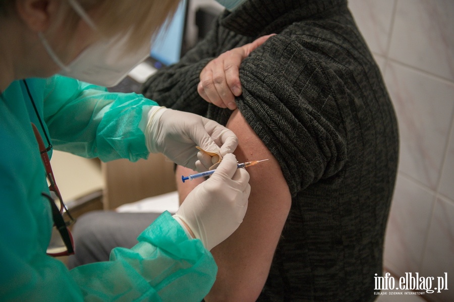 W Szpitalu Miejskim odbyy si pierwsze szczepienia przeciwko COVID-19, fot. 24