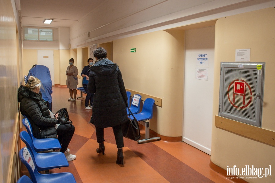 W Szpitalu Miejskim odbyy si pierwsze szczepienia przeciwko COVID-19, fot. 43