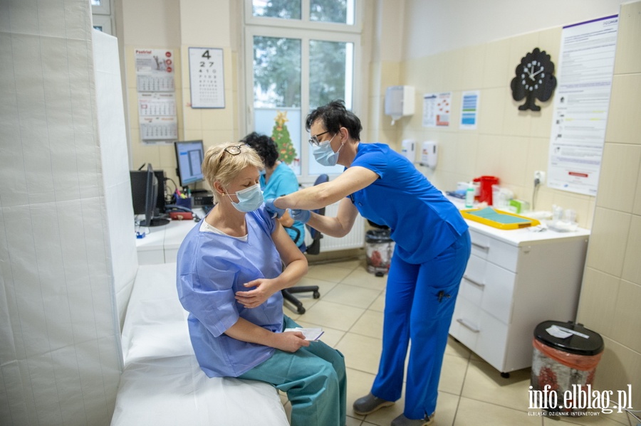 Druga tura szczepie personelu medycznego przy Elblskim Szpitalu Specjalistycznym , fot. 24