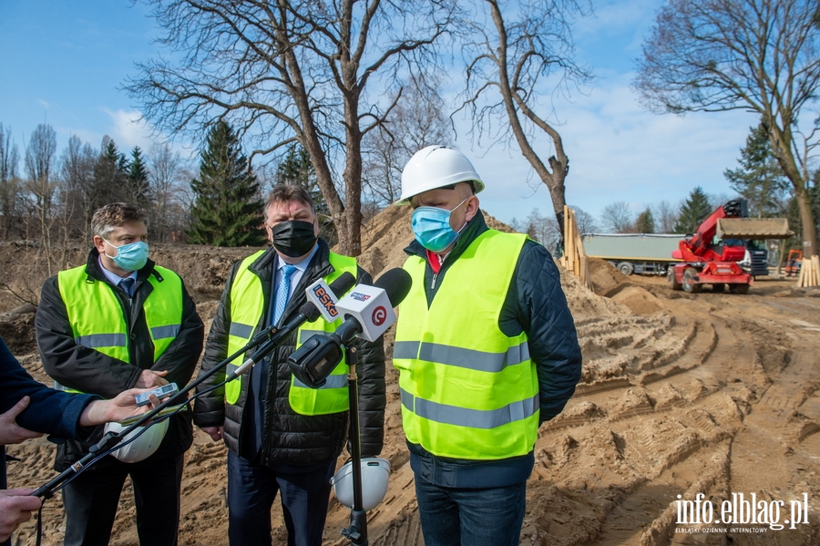 Przy ul. Komeskiego trwa budowa nowego bloku operacyjnego szpitala miejskiego., fot. 10