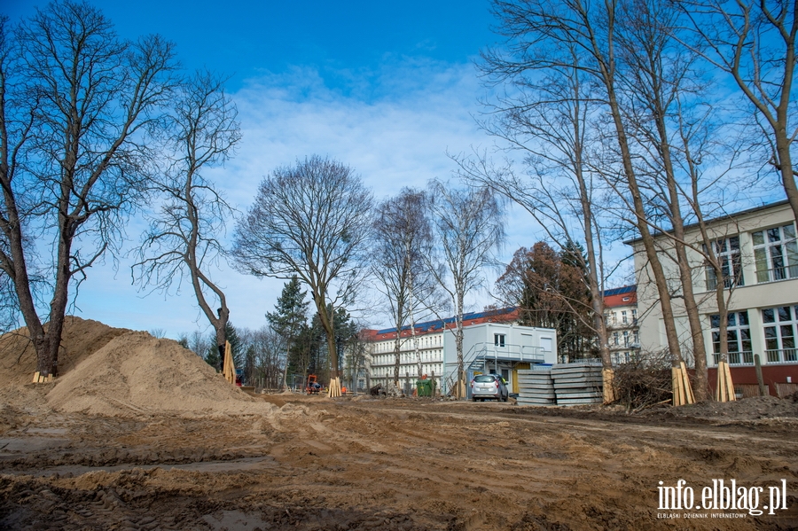 Przy ul. Komeskiego trwa budowa nowego bloku operacyjnego szpitala miejskiego., fot. 3