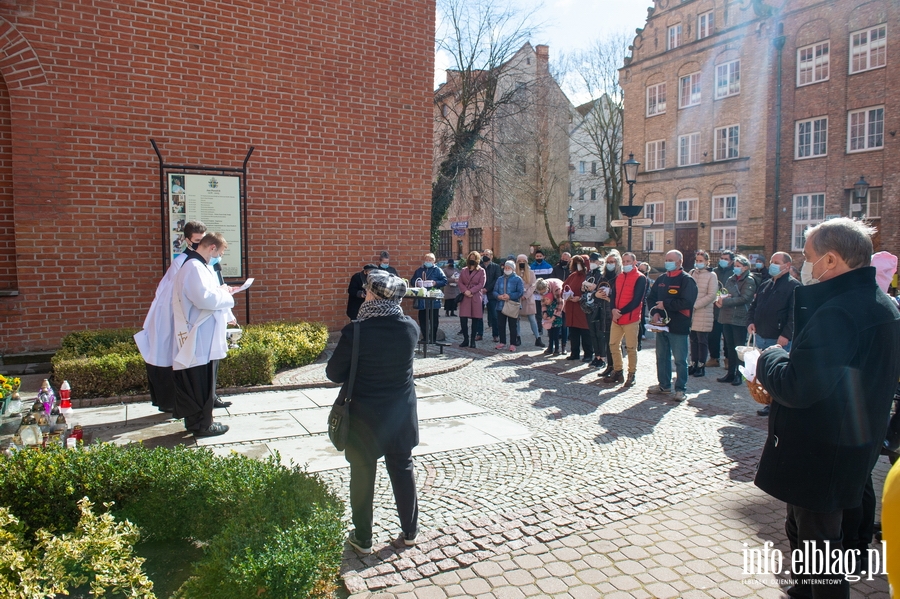 W tym roku wicenie wielkanocnych pokarmw odbywa si inaczej ni zwykle, fot. 12