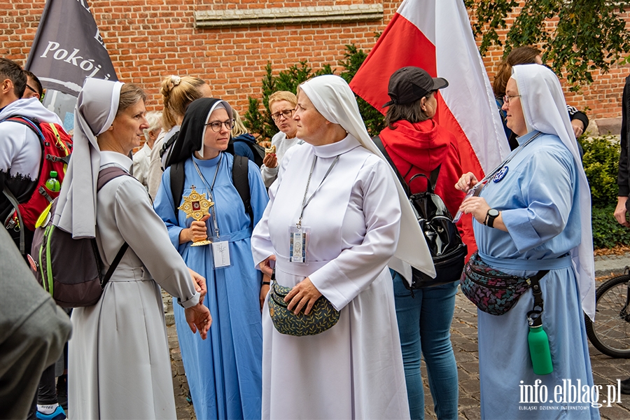 XXX Elblska Pielgrzymka Piesza. Wierni id na Jasn Gr, fot. 14