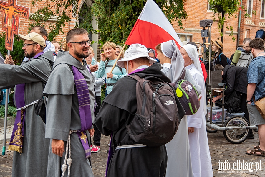 XXX Elblska Pielgrzymka Piesza. Wierni id na Jasn Gr, fot. 16