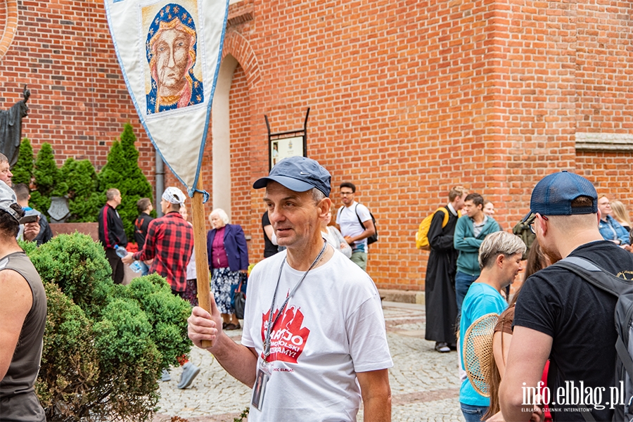 XXX Elblska Pielgrzymka Piesza. Wierni id na Jasn Gr, fot. 12