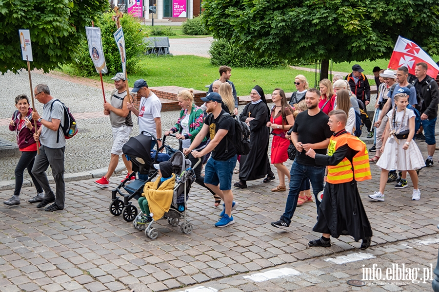 XXX Elblska Pielgrzymka Piesza. Wierni id na Jasn Gr, fot. 18