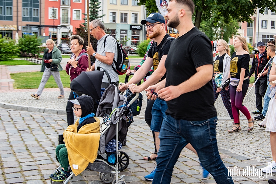 XXX Elblska Pielgrzymka Piesza. Wierni id na Jasn Gr, fot. 20