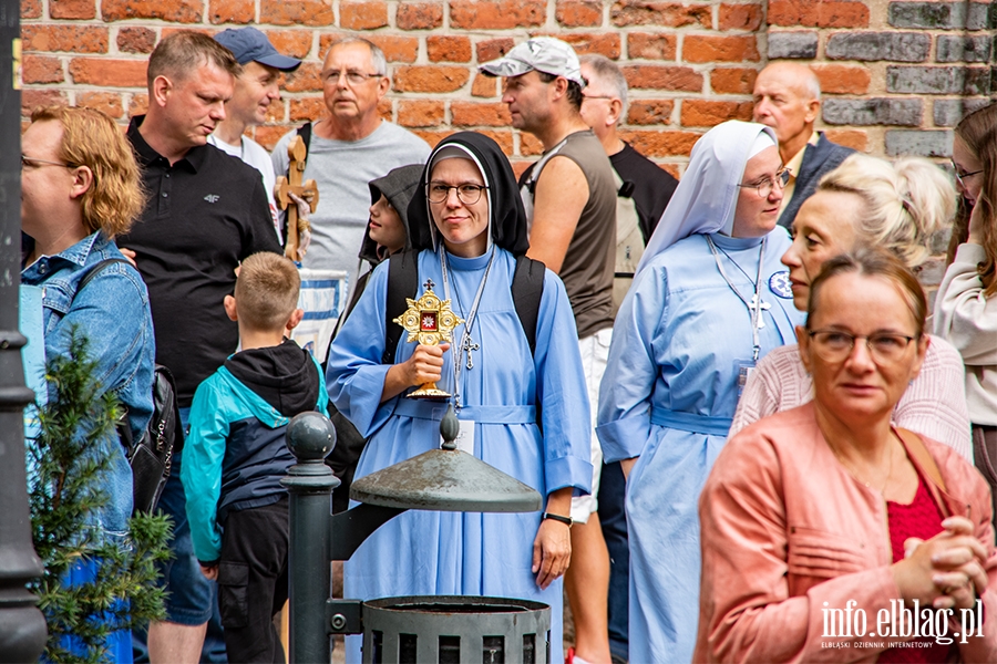 XXX Elblska Pielgrzymka Piesza. Wierni id na Jasn Gr, fot. 9