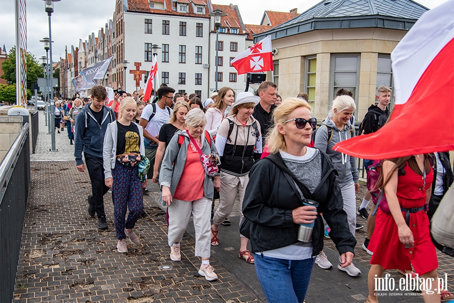 XXX Elblska Pielgrzymka Piesza. Wierni id na Jasn Gr, fot. 25