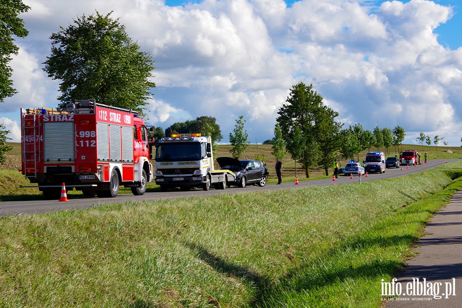 Kierujca audi nie zachowaa ostronoci. Uderzya w nissana i wjechaa do rowu, fot. 16