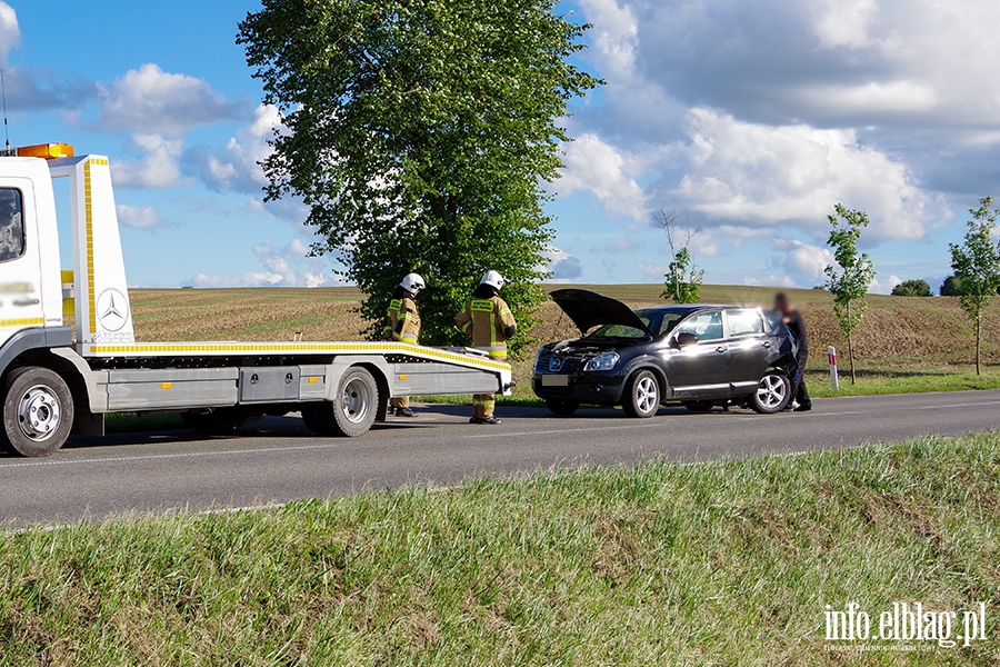 Kierujca audi nie zachowaa ostronoci. Uderzya w nissana i wjechaa do rowu, fot. 14