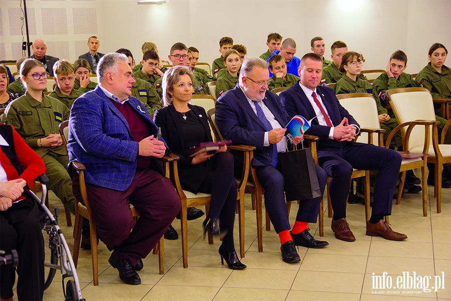 "Wszyscy dziaamy pod flag biao-czerwon". W Elblgu trwa I Oglnopolski Kongres rodowisk Patriotycznych, fot. 24