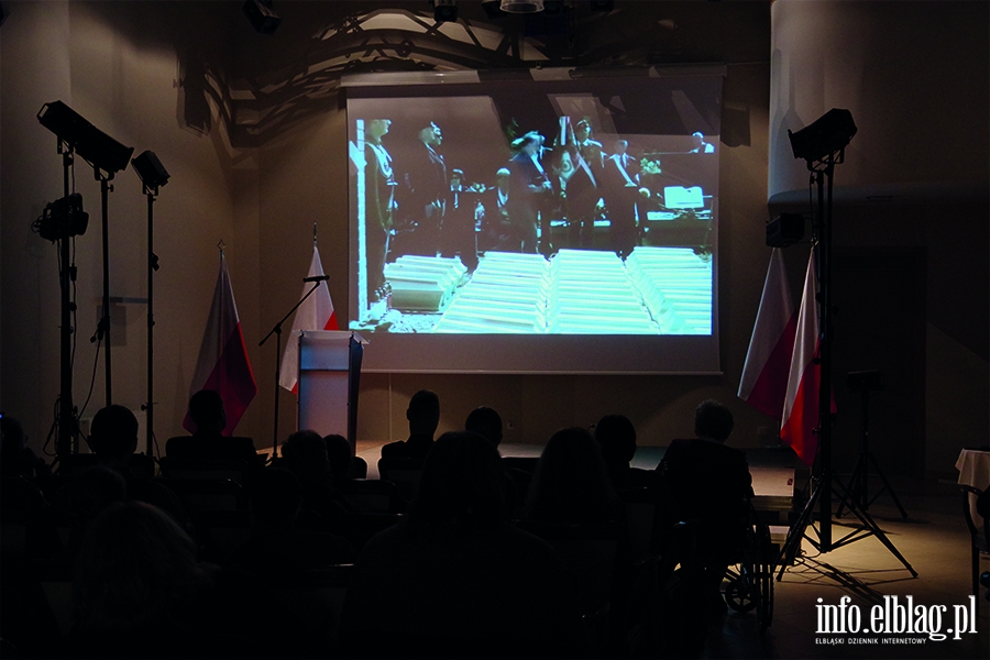 "Wszyscy dziaamy pod flag biao-czerwon". W Elblgu trwa I Oglnopolski Kongres rodowisk Patriotycznych, fot. 26