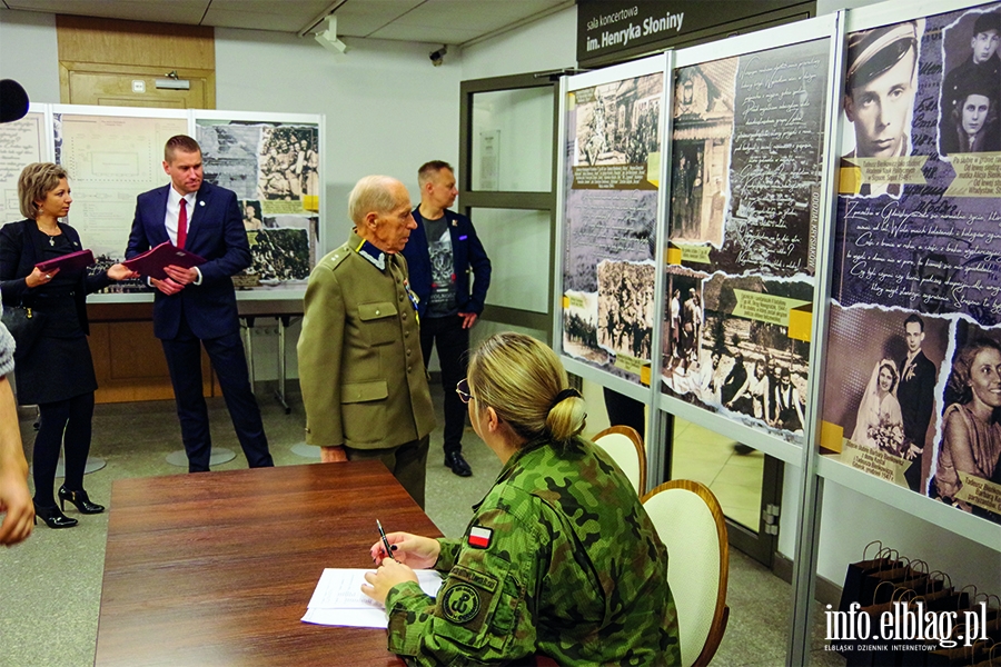 "Wszyscy dziaamy pod flag biao-czerwon". W Elblgu trwa I Oglnopolski Kongres rodowisk Patriotycznych, fot. 38