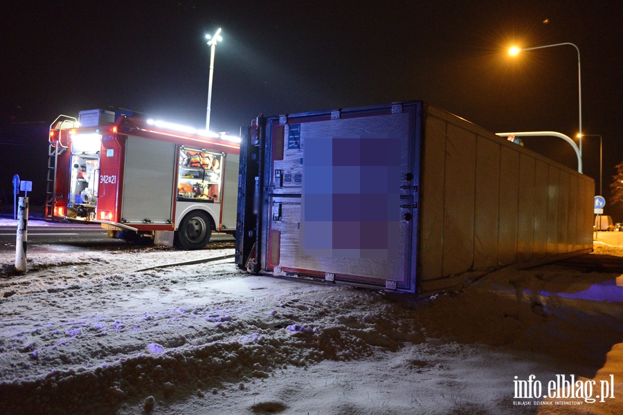 Wypadek w Kazimierzowie. Ciarwka na boku, kierowca pijany. Mia ponad 2.5 promila!, fot. 6