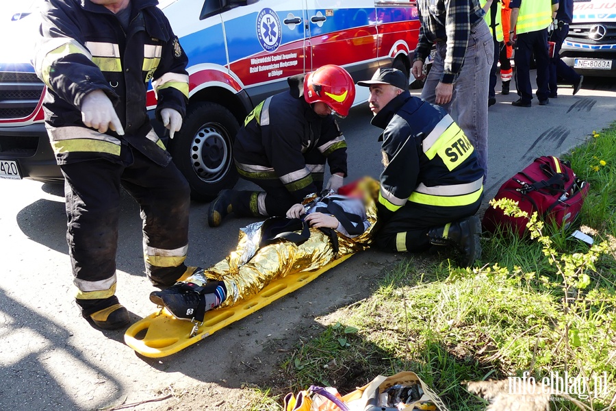 Wypadek midzy Zwierznem a Kpniewem. Autobus uderzy w drzewo, osiem osb rannych, fot. 10