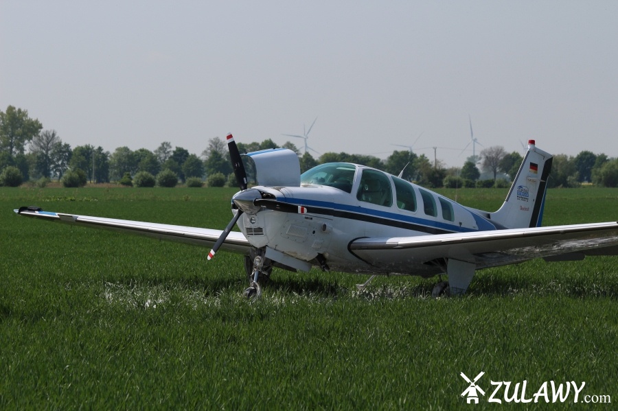 Awaryjne ldowanie samolotu na polu w Grochowie Trzecim, fot. 13