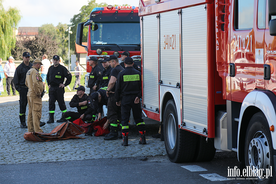 Akcja wydobycia dwch aut z rzeki Elblg. Policja chce ustaliwacicielipojazdw, fot. 7