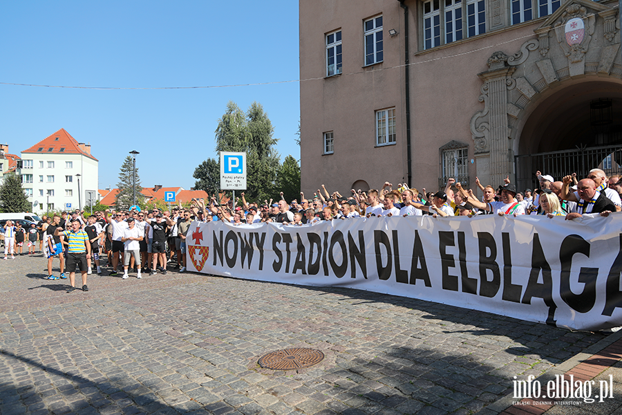 Manifestacja kibicw przed Ratuszem oraz Atrakcje dla dzieci w Parku Planty, fot. 3