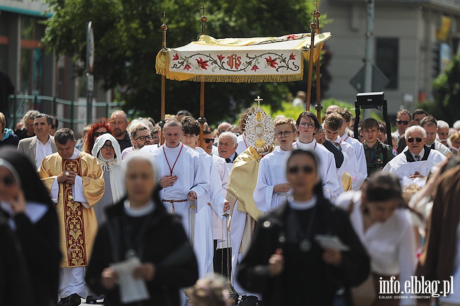 Ulicami Elbl�ga przesz�y procesje Bo�ego Cia�a. Zobacz procesj� na Starym Mie�cie, fot. 61