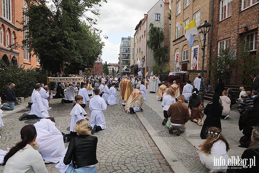 Ulicami Elbl�ga przesz�y procesje Bo�ego Cia�a. Zobacz procesj� na Starym Mie�cie, fot. 78