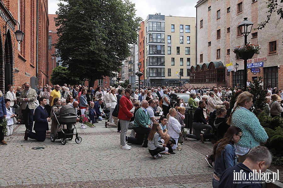 Ulicami Elbl�ga przesz�y procesje Bo�ego Cia�a. Zobacz procesj� na Starym Mie�cie, fot. 79