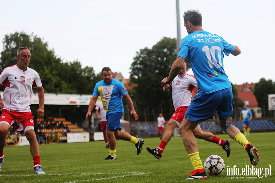 Wyj�tkowy mecz. Oldboje Olimpii zagrali z reprezentantami Polski, fot. 123