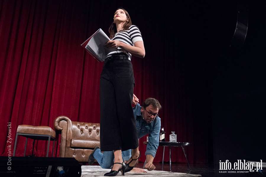 Listopadowa scena przy stoliku , fot. 2