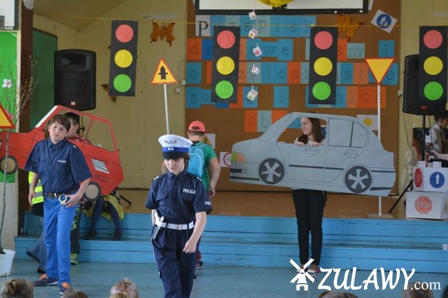 Policjanci na premierze szkolnego spektaklu o bezpieczestwie na drodze, fot. 6